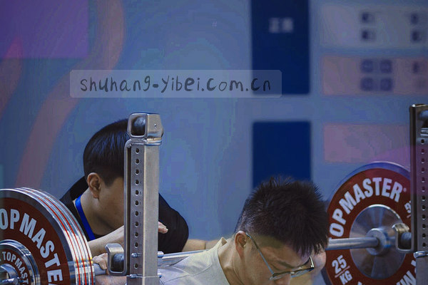 数据脉冲波形图，象征每30秒刷新一次的持续数据流